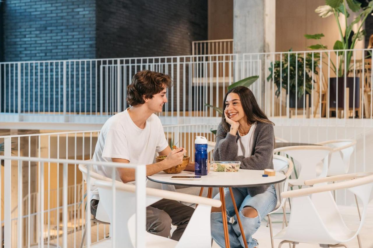 For Students Studying In Barcelona Only - Stunning Spacious Studios And Private Rooms At Pallars Student Accommodation Kültér fotó