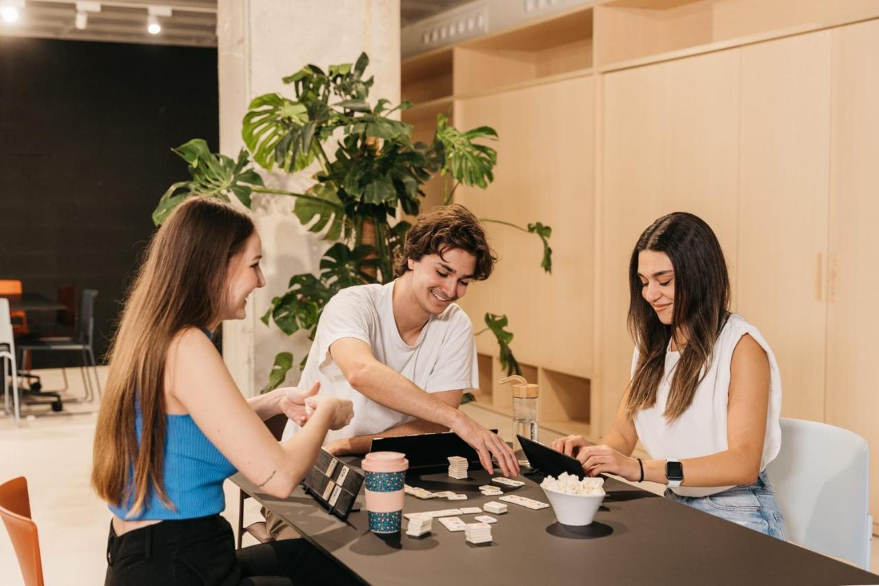 For Students Studying In Barcelona Only - Stunning Spacious Studios And Private Rooms At Pallars Student Accommodation Kültér fotó