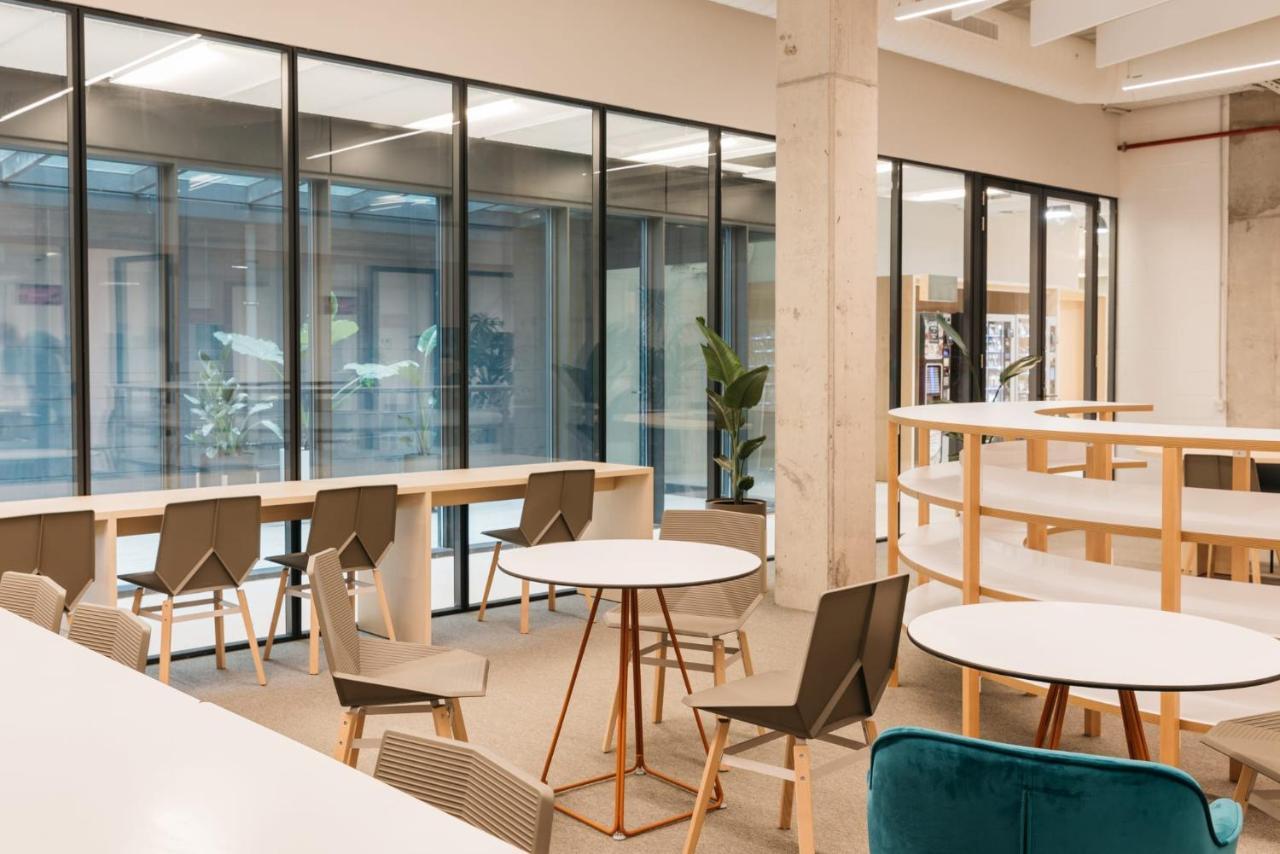 For Students Studying In Barcelona Only - Stunning Spacious Studios And Private Rooms At Pallars Student Accommodation Kültér fotó