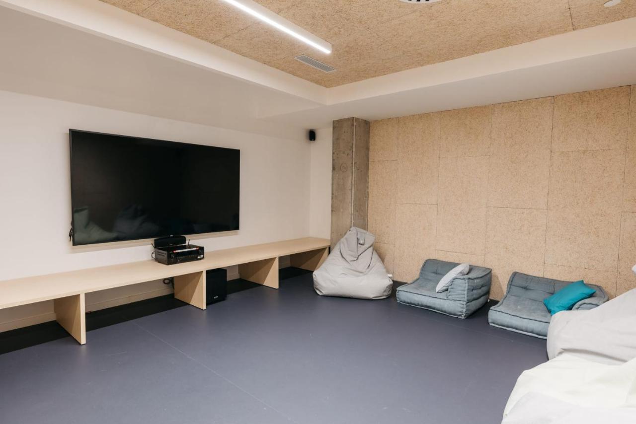 For Students Studying In Barcelona Only - Stunning Spacious Studios And Private Rooms At Pallars Student Accommodation Kültér fotó