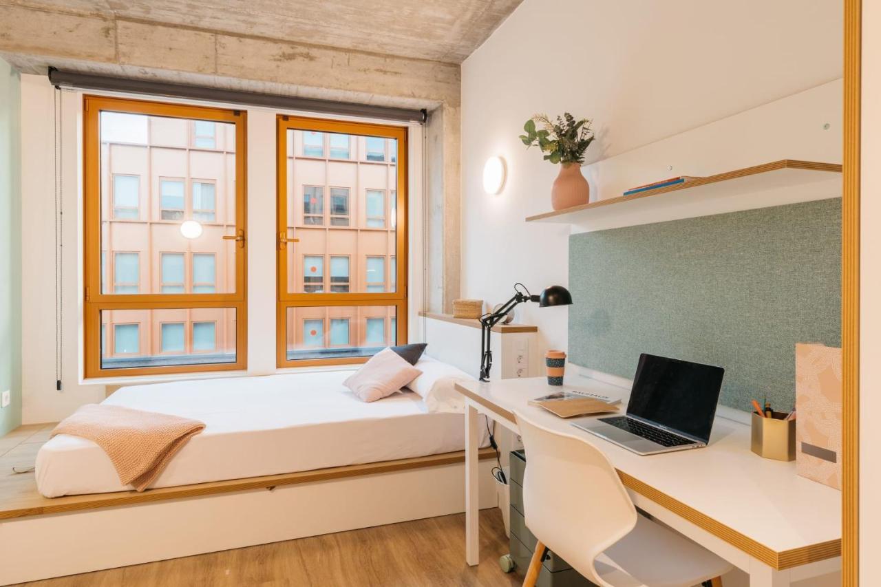 For Students Studying In Barcelona Only - Stunning Spacious Studios And Private Rooms At Pallars Student Accommodation Kültér fotó